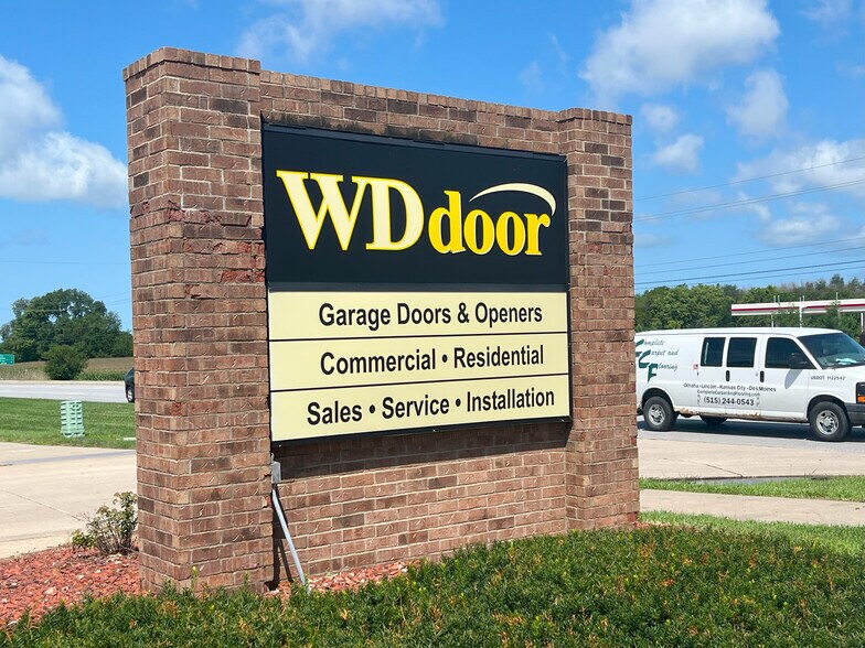 385 SE Oralabor Rd, Ankeny, IA à louer - Photo du bâtiment - Image 3 de 4