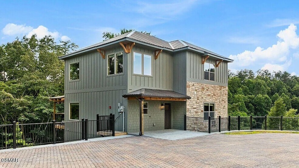 1130 Lee Cardwell Cir, Pigeon Forge, TN for sale - Building Photo - Image 2 of 5