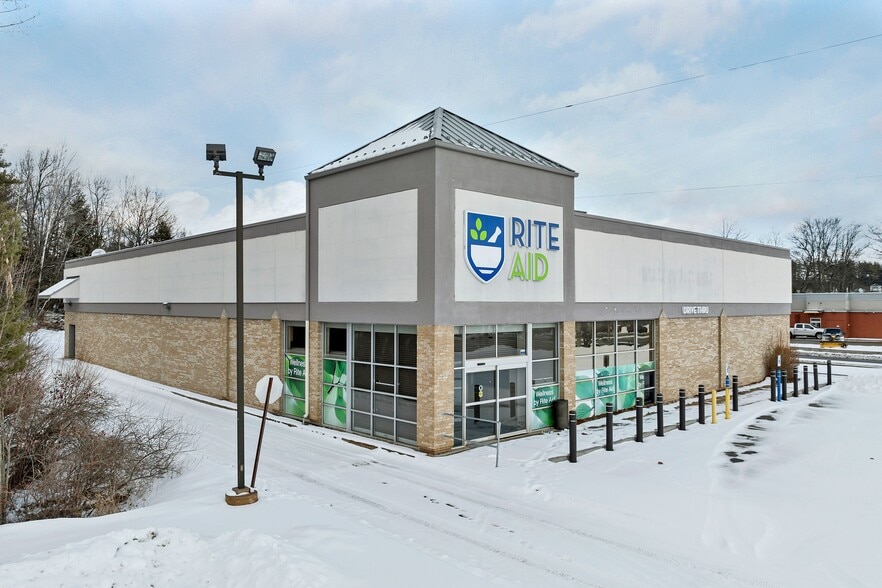 315 W Main St, Hillsborough, NH for sale - Primary Photo - Image 1 of 5