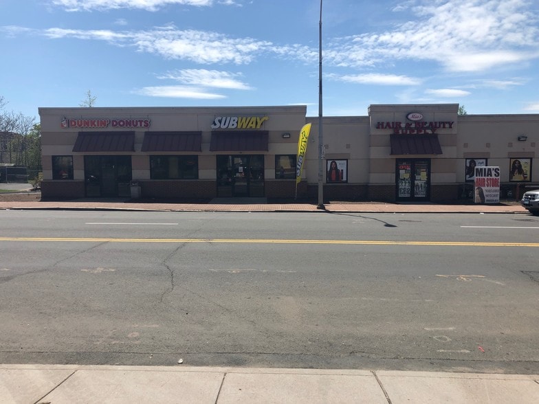 25-73 Albany Ave, Hartford, CT for lease - Building Photo - Image 2 of 14