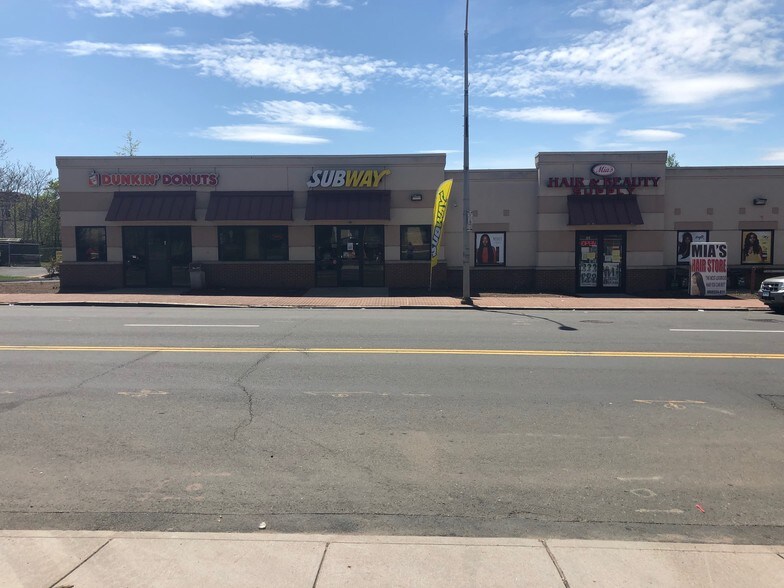 25-73 Albany Ave, Hartford, CT à louer - Photo du bâtiment - Image 2 de 14