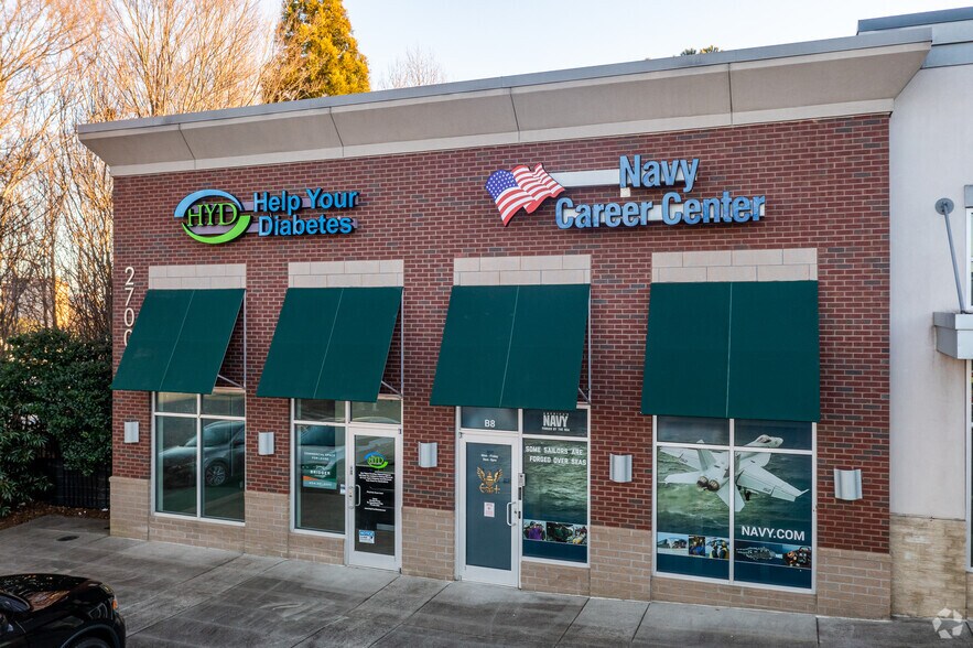 2700 Cobb Pky, Smyrna, GA à louer - Photo du bâtiment - Image 2 de 12