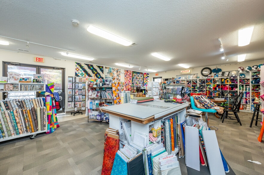 15 Main St SE, Bondurant, IA à vendre - Photo du bâtiment - Image 1 de 19