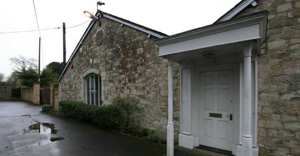 Crondall Rd, Farnham à louer - Photo du bâtiment - Image 2 de 5