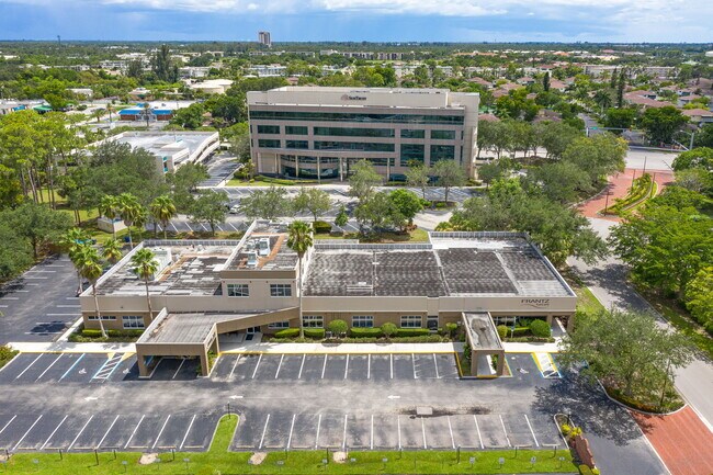 Plus de détails pour 12731 New Brittany Blvd, Fort Myers, FL - Bureau à vendre