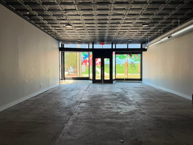 101-103 E Franklin St, Warrenton, NC for lease - Building Photo - Image 2 of 11