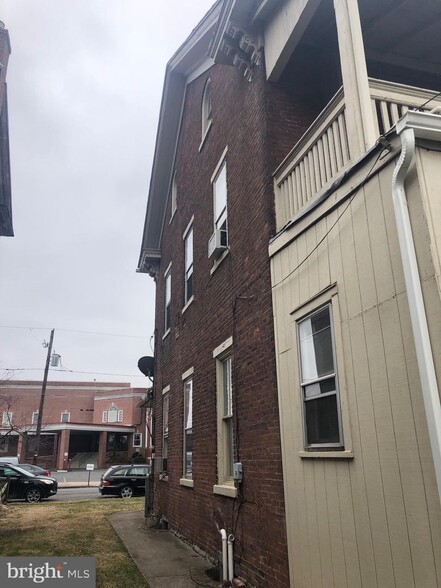 107 Lower Market St, Milton, PA for sale - Building Photo - Image 3 of 9