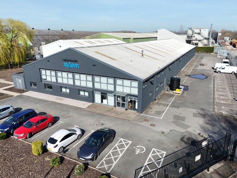 Hawleys Ln, Warrington à vendre - Photo du bâtiment - Image 2 de 11