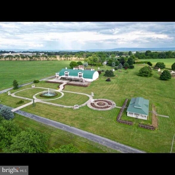 1032 Buchanan Trl E, Greencastle, PA for sale - Building Photo - Image 2 of 7
