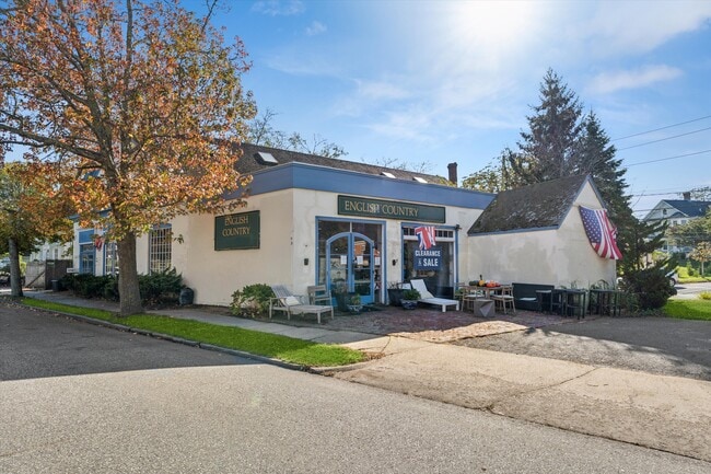Plus de détails pour 53 N Sea Rd, Southampton, NY - Commerce de détail à vendre