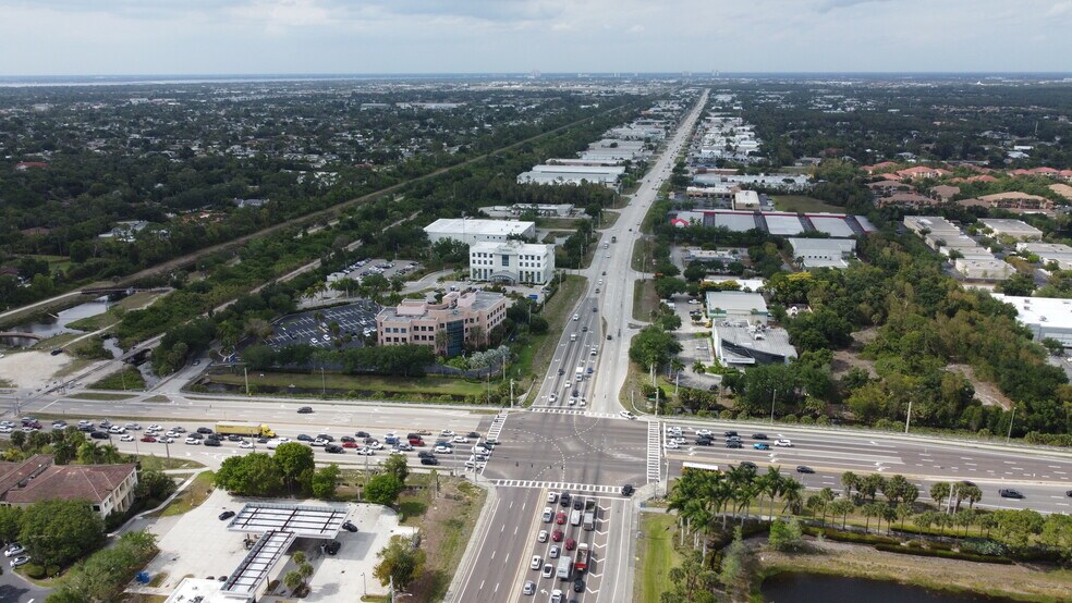 13320 Metro Pky, Fort Myers, FL à louer - Photo du bâtiment - Image 3 de 33
