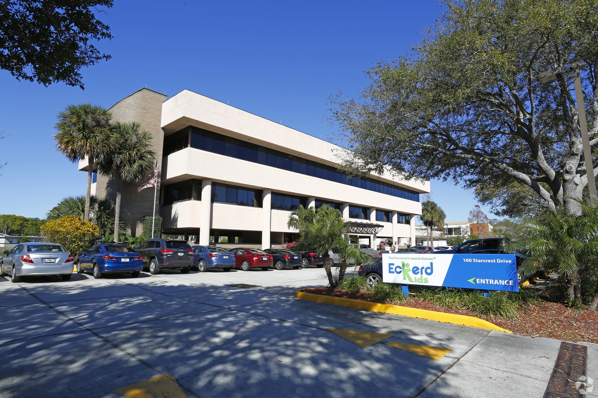 100 N Starcrest Dr, Clearwater, FL à vendre Photo principale- Image 1 de 4