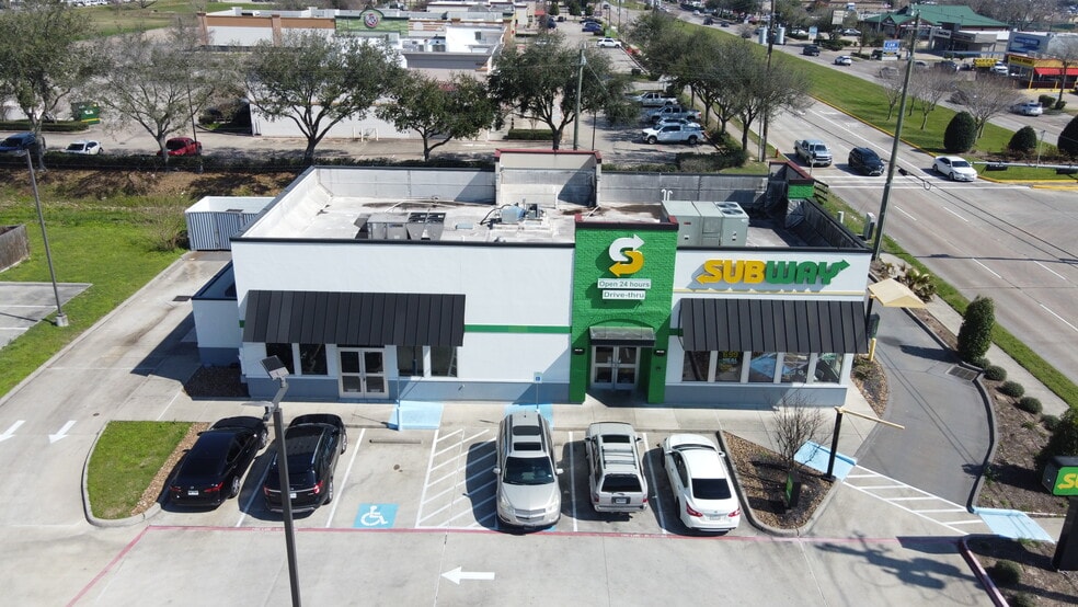 4979 Fairmont Pky, Pasadena, TX for lease - Building Photo - Image 3 of 5