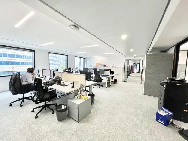 Bureau dans Courbevoie à louer - Photo du bâtiment - Image 3 de 8
