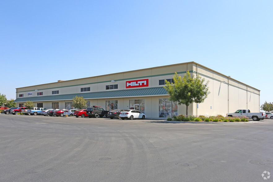 10331-10337 W Goshen Ave, Visalia, CA for sale - Primary Photo - Image 1 of 1