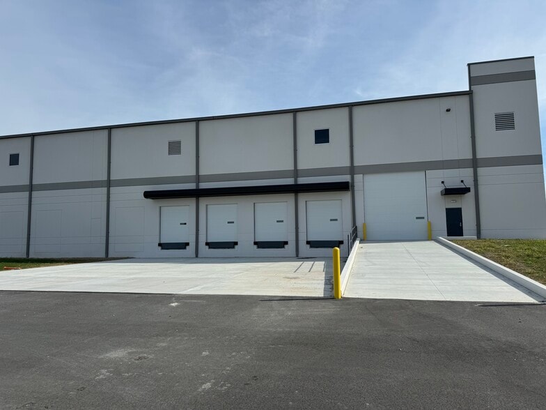 1370 Sugg Parkway, Greenville, NC for lease - Building Photo - Image 3 of 7