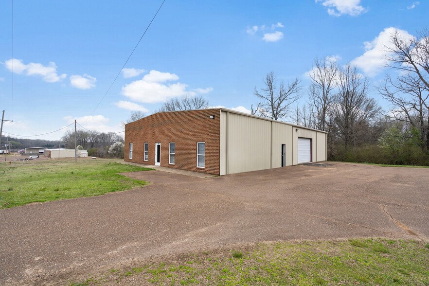 108 Capital Park Dr, Senatobia, MS for sale - Building Photo - Image 1 of 1