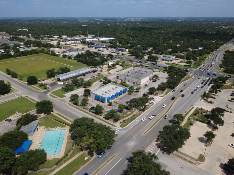 1050 N Lakeline Blvd, Cedar Park, TX for lease - Building Photo - Image 3 of 4