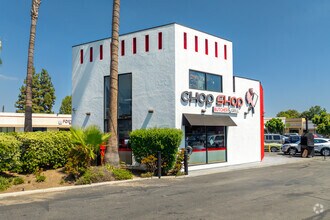17200-17288 Saticoy St, Van Nuys, CA à louer Photo du bâtiment- Image 2 de 2