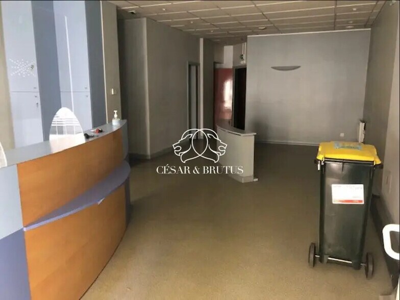 Retail in Lyon for lease - Interior Photo - Image 3 of 14