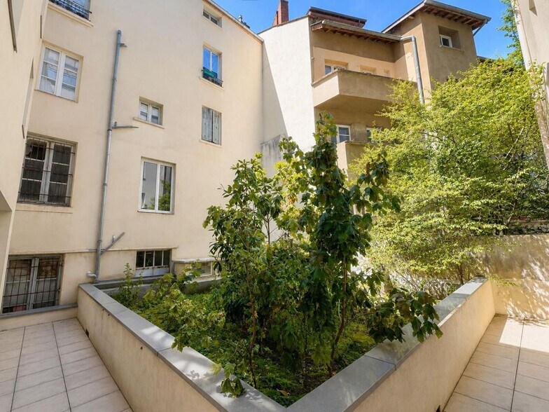 Office in OULLINS-PIERRE-BÉNITE for lease - Building Photo - Image 3 of 6