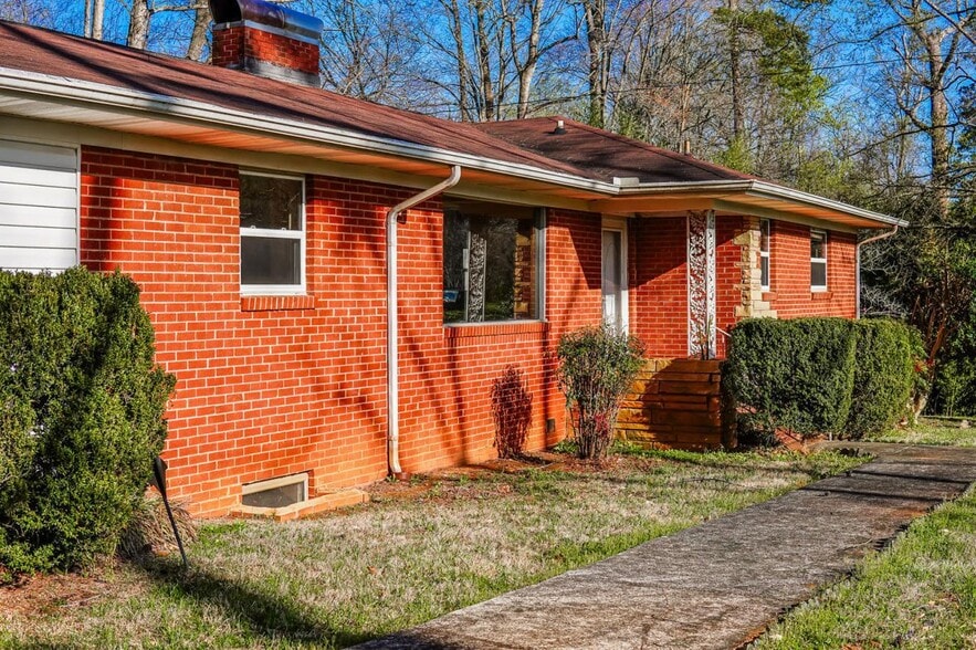 4924 Freedom Dr, Charlotte, NC for sale - Building Photo - Image 3 of 36