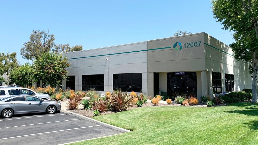 9115 Dice Rd, Santa Fe Springs, CA à louer - Photo du bâtiment - Image 1 de 4