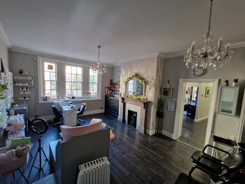 35 36 & 37 Market Place portfolio of 2 properties for sale on LoopNet.ca - Building Photo - Image 2 of 13