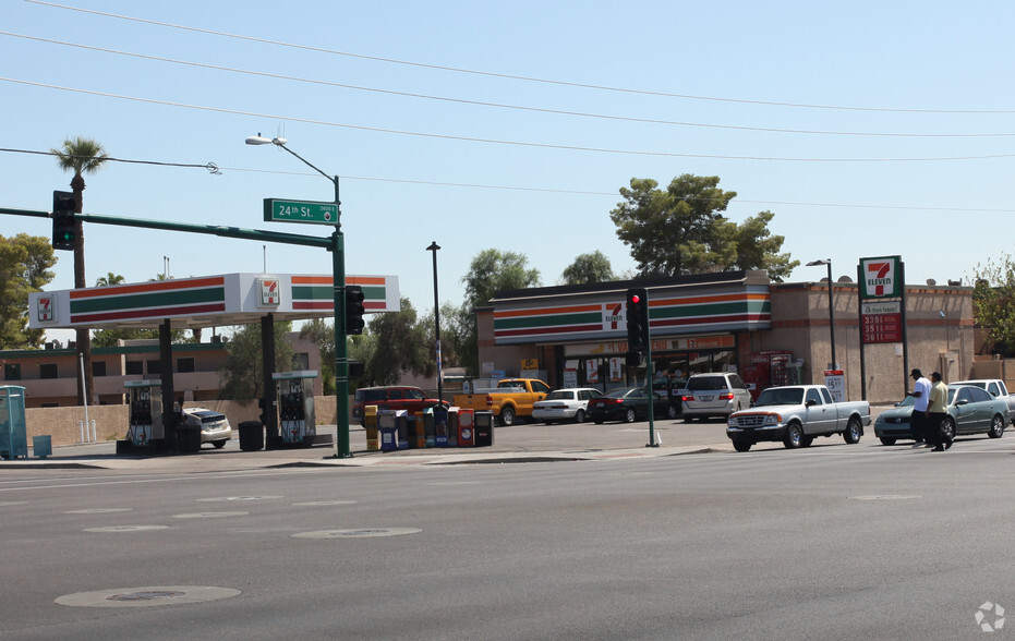 2401 E McDowell Rd, Phoenix, AZ à louer - Photo du bâtiment - Image 3 de 8