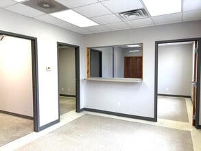 11 Cottonwood Dr, Chatham, IL for lease Interior Photo- Image 1 of 11