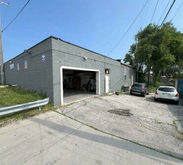 1825 S Kinnickinnic Ave, Milwaukee, WI for sale - Building Photo - Image 2 of 4