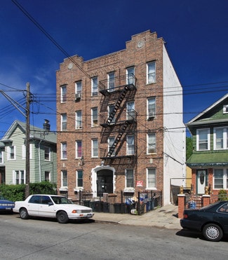 Plus de détails pour 19 Hubbard Pl, Brooklyn, NY - Multi-résidentiel à vendre