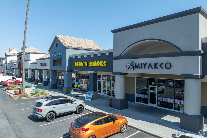 620-696 Blossom Hill Rd, San Jose, CA à louer - Photo principale - Image 2 de 10