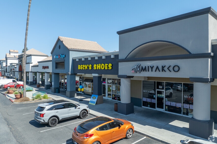 620-696 Blossom Hill Rd, San Jose, CA for lease - Primary Photo - Image 2 of 10