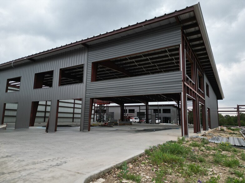 7000 Airport Rd, Georgetown, TX à vendre - Photo du bâtiment - Image 2 de 4