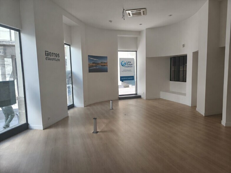 Office in Nantes for sale - Building Photo - Image 3 of 12