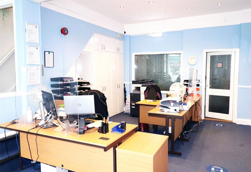 96 High St, Ilfracombe for sale - Interior Photo - Image 3 of 5