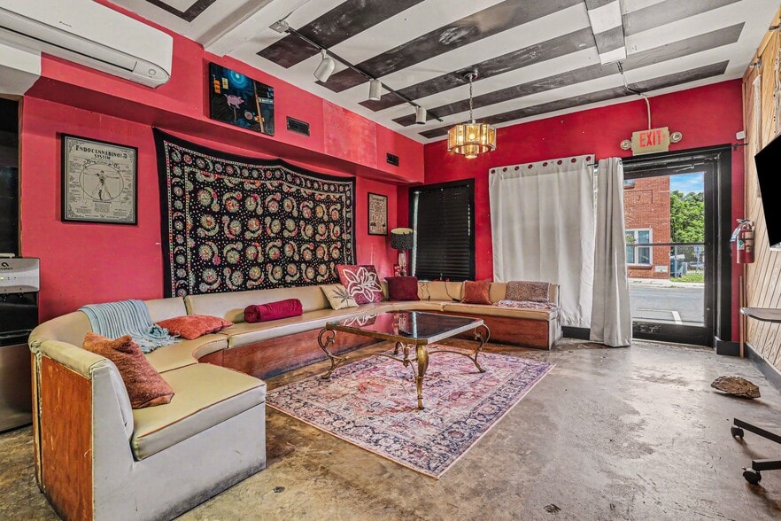 705 W Rosemary St, Chapel Hill, NC for sale - Interior Photo - Image 3 of 18