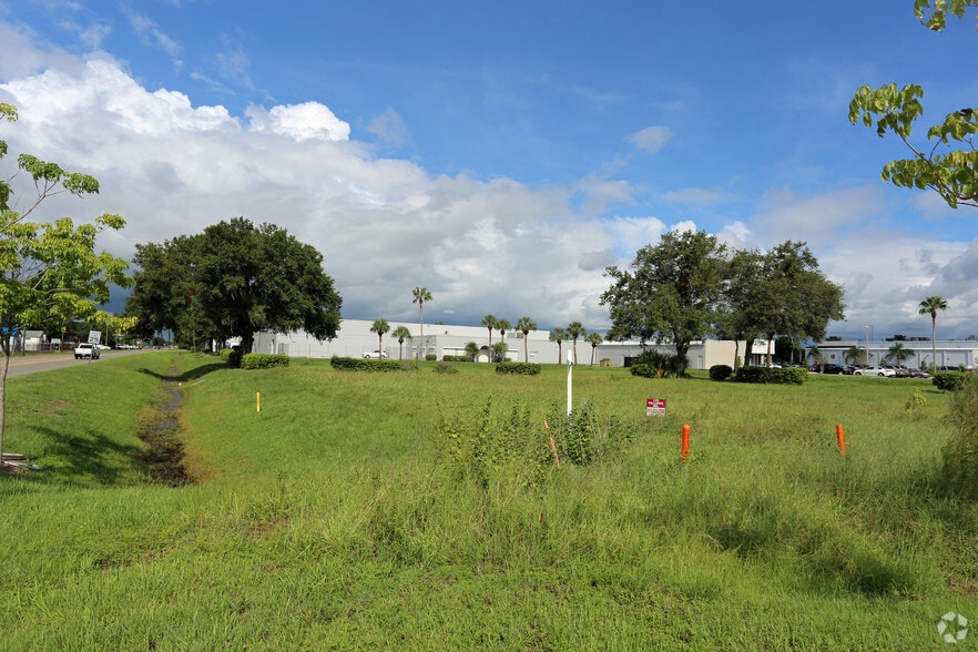 4201 W Crest Ave, Tampa, FL à vendre - Photo du bâtiment - Image 2 de 6