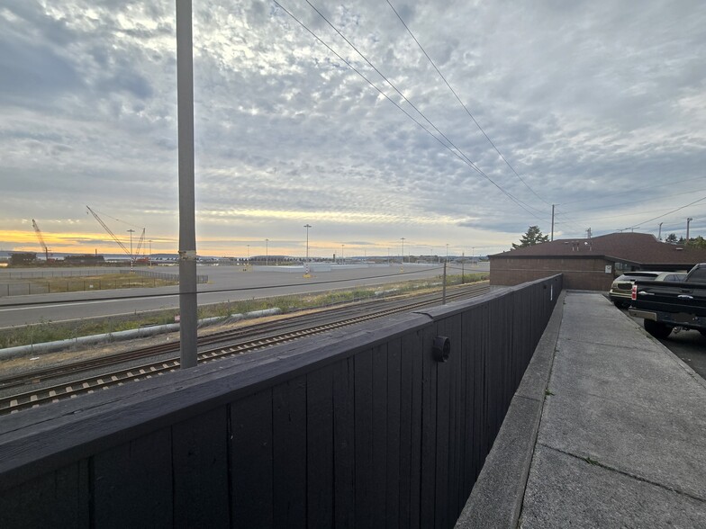 2516 W Marine View Dr, Everett, WA for lease - Building Photo - Image 3 of 10