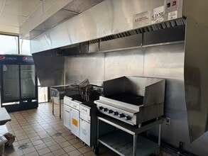 3802-3904 Tuscarawas St W, Canton, OH à louer Photo intérieure- Image 2 de 6