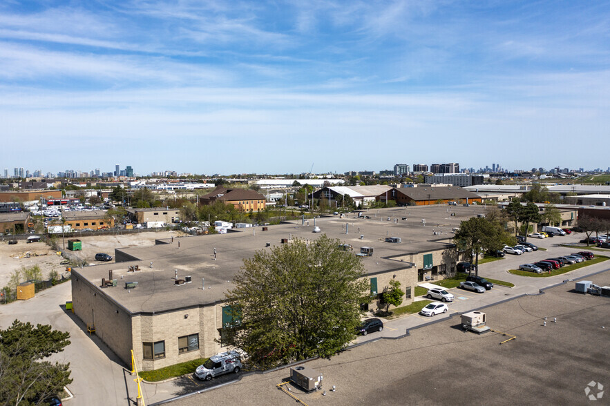 2-30 Ashwarren Rd, Toronto, ON for lease - Building Photo - Image 3 of 4