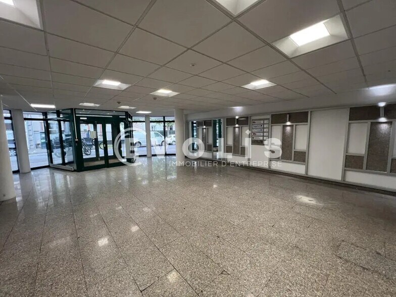 15 Avenue De La Libération, Melun à louer - Hall d’entrée - Image 2 de 36