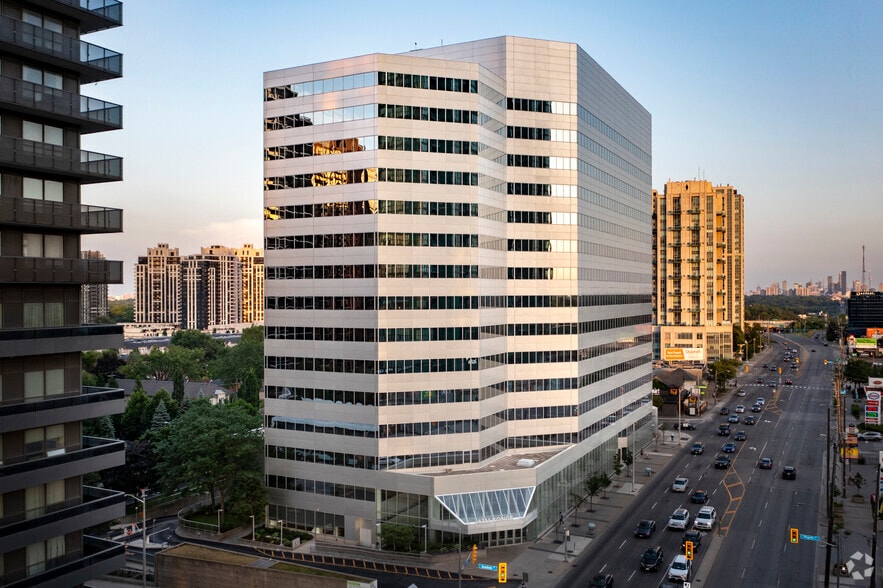 4711 Yonge St, Toronto, ON à louer - Photo du bâtiment - Image 1 de 2