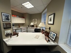 874 Green Bay Rd, Winnetka, IL for lease Interior Photo- Image 2 of 5