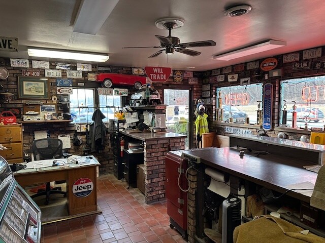 670 Northwest Hwy, Fox River Grove, IL for lease - Interior Photo - Image 3 of 9