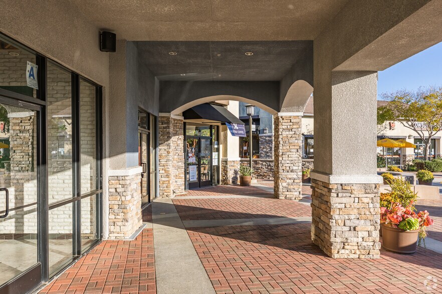 10525 4S Commons Dr, San Diego, CA à louer - Photo du bâtiment - Image 2 de 7