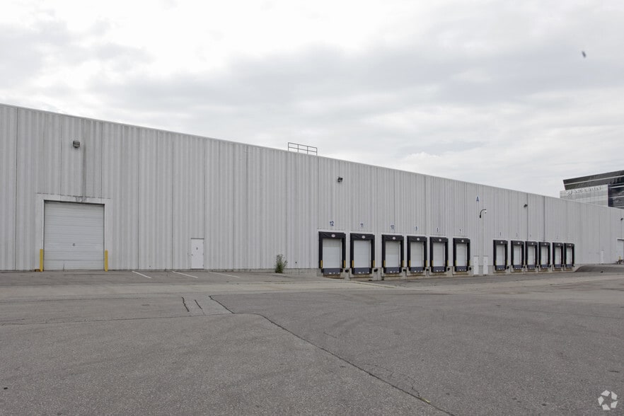 2351 Upper Middle Rd E, Oakville, ON for lease - Building Photo - Image 2 of 2