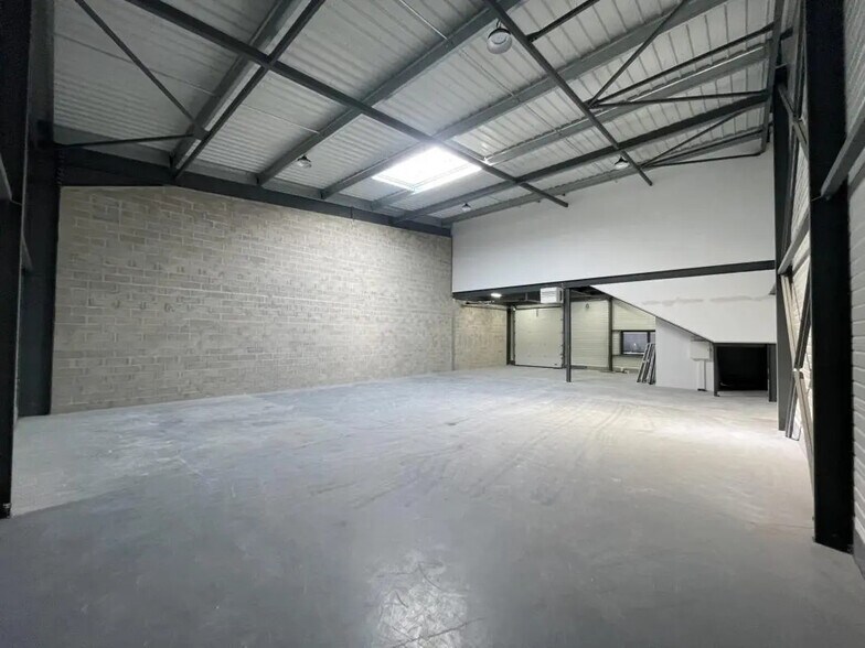 Industrial in Cormeilles-en-Parisis for lease - Interior Photo - Image 2 of 11