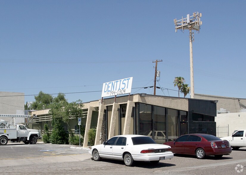 914 E Sahara Ave, Las Vegas, NV à louer - Photo du bâtiment - Image 2 de 8